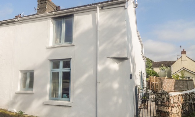 Reynoldston Cottage | CORNER COTTAGE, pet friendly, with a garden in Reynoldston