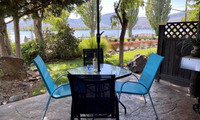 Okanagan-Similkameen House | Corner lakefront townhouse, perfect for Snowbirds, golfing, & wine touring