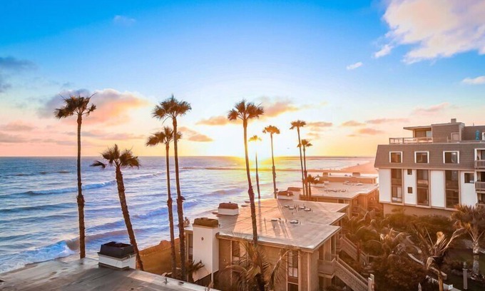 Townsite Condo | Corner Top Level 2-bedroom on Oceanfront- Sleeps 6 - D313 North Coast Village
