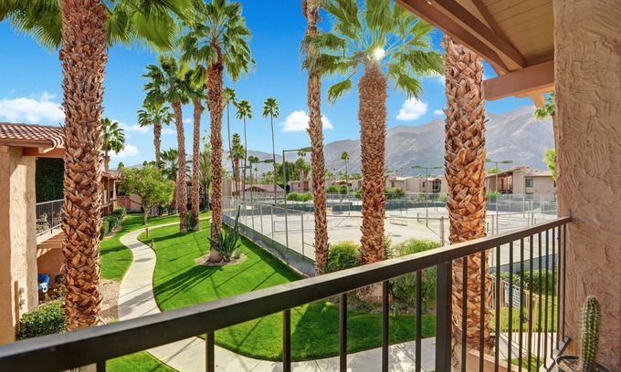 Baristo Condo | Corner View Condo - Walk to Downtown Palm Springs - Ramon Estados Treehouse