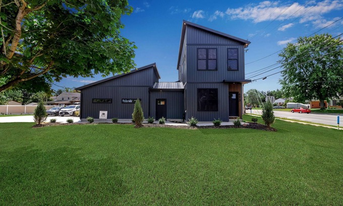 Williamsville House | Cornerhouse716 - Modern NEW BUILD in central spot!