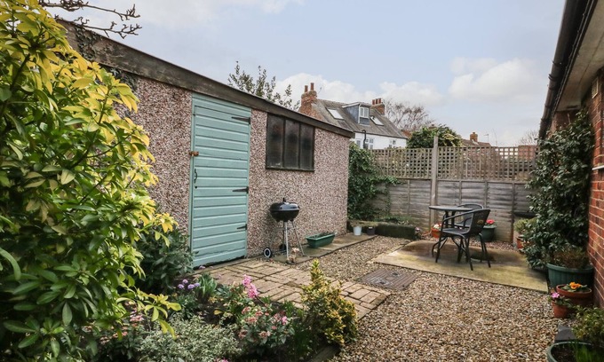 Haxby Cottage | Cornerways, 8 North Lane