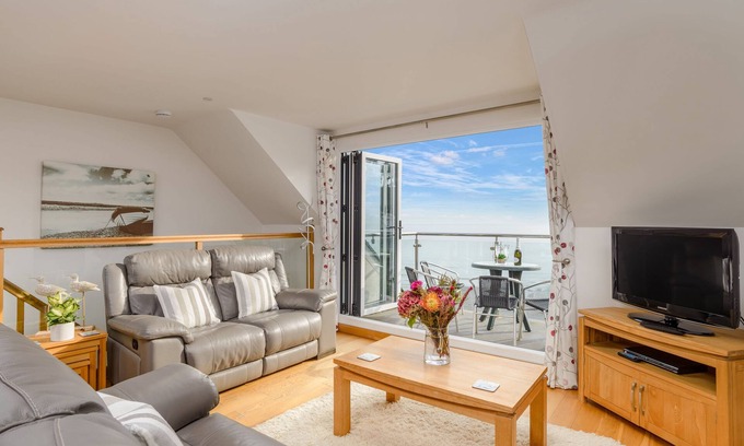 Seaton Apartment | Cornish Duplex 2 Bedroom Apartment with Stunning Sea Views