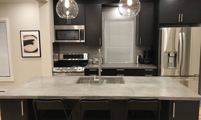 Cornwall Condo | Cornwall executive high end condo, your best option warranty