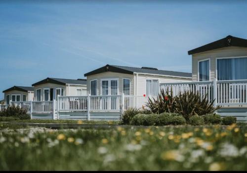 Truro Apartment | Cornwall Holiday Cabin with Hot tub & Sea view