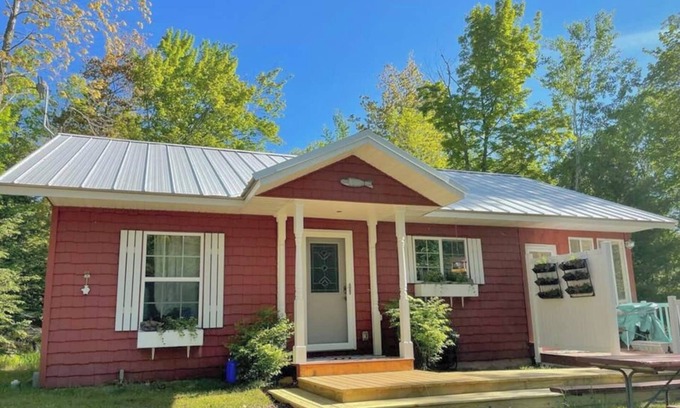 Wisconsin Cottage | Corny Cottage | Escape to the Lake