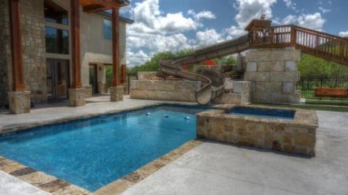 Concan House | Corona Del Rio