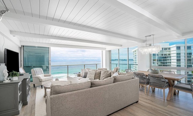 Coronado Condo | Coronado Dream Luxury Oceanfront Condo! Location, Location, Location!