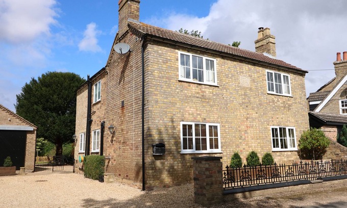 Wisbech Cottage | CORONATION COTTAGE, family friendly, with a garden in Upwell
