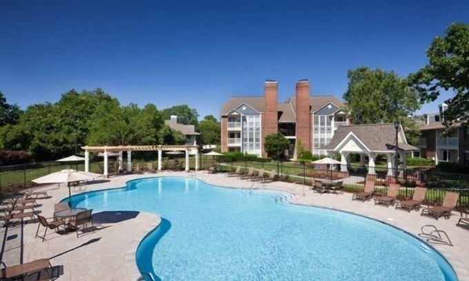 Coliseum Central Apartment | Corporate and Modern 2br suite I Pool I Parking