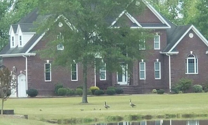 Richlands House | Corporate/event/vacation rental 2br 1.5bt gym indoor hibachi 12 acres Sleeps 4