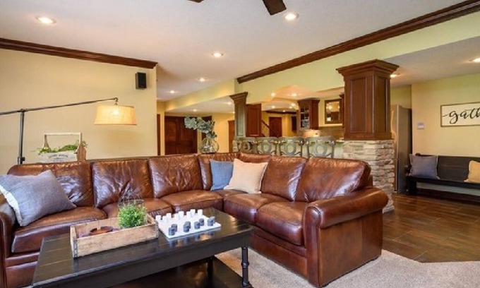 Waukee House | Corporate Executive Home King Beds Strong Wi-Fi