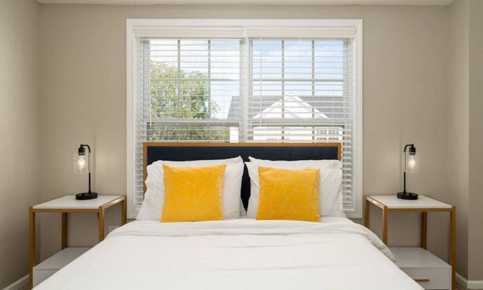 Oak Creek House | Corporate Housing by MGM