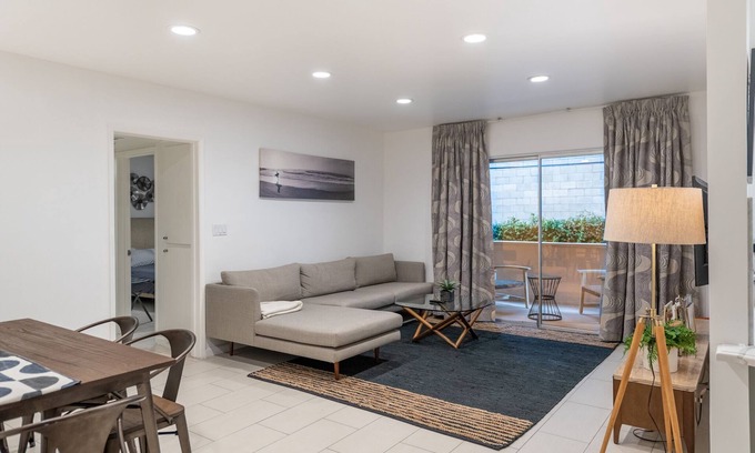 Hollywood Condo | CORPORATE HOUSING/LONG TERM, Fully Furnished 2BR, 2BA Hollywood Apt With Pool