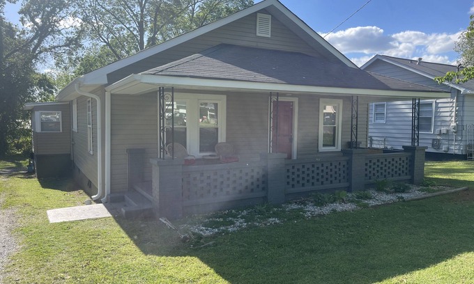 Huntsville House | Corporate Leasing in Huntsville/Harvest/Madison area. 6 mins to Downtown HSV