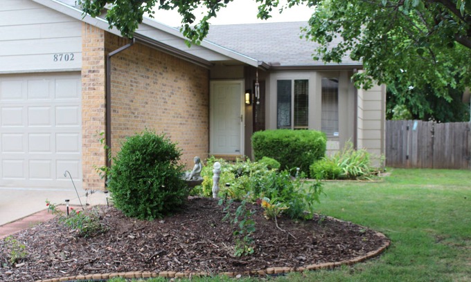 Wichita House | CORPORATE LONG TERM STAYS - 6 DAY MINIMUM