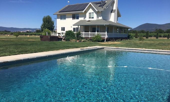 Lakeport House | CORPORATE or FAMILY RETREAT/ORGANIC FARM