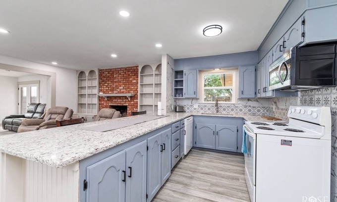 San Angelo House | Corporate stay. Charming 3-bedroom house in San Angelo with AC, WiFi.