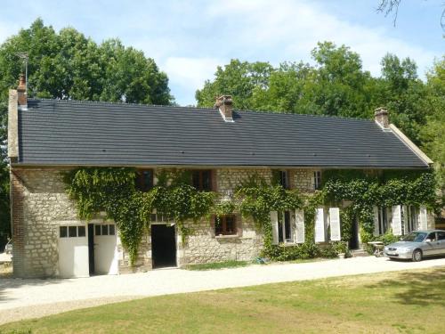 Venizy Villa | corps de ferme dans belle propriete avec chiens et chevaux