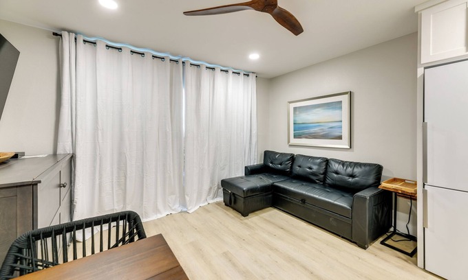 North Beach Condo | Corpus Christi 'Surfside Suite' w/Beach Access!