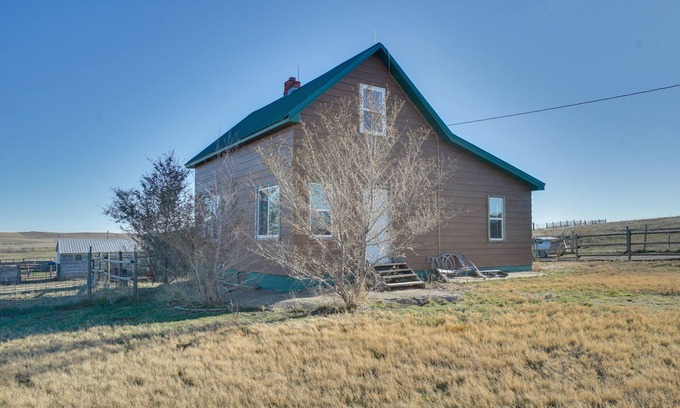 Lindsay Cabin | ‘Corral Creek Cow Camp:’ Pet-Friendly Circle Cabin