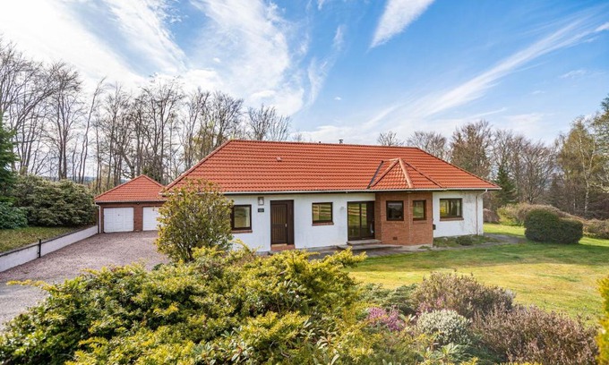 Lewiston House | Corrie House with Hot Tub