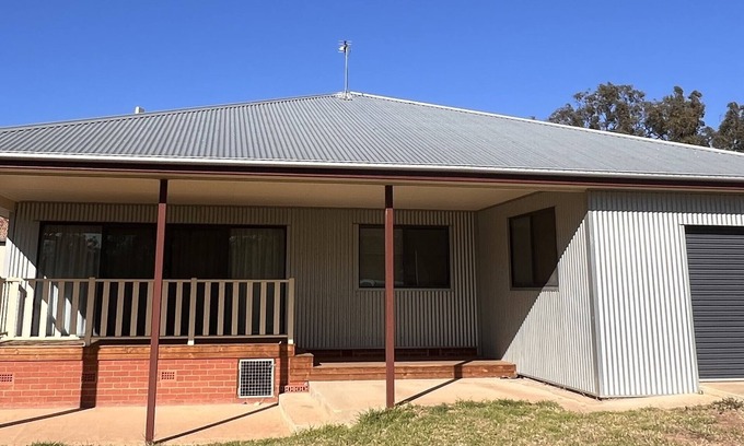 Stockinbingal Cottage | Corrugated Cottage at Stockinbingaln
