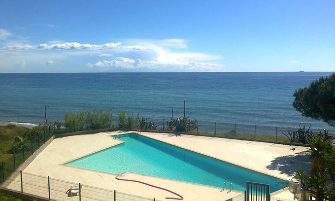 Santa-Lucia-di-Moriani Apartment | CORSE STUDIO FEET IN WATER BY THE SEA