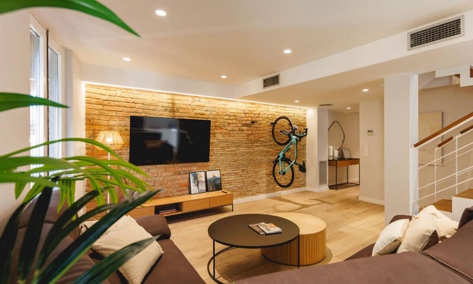 Old Town Apartment | Cort Reial Duplex - Holiday Apartment Rental Girona | Bravissimo