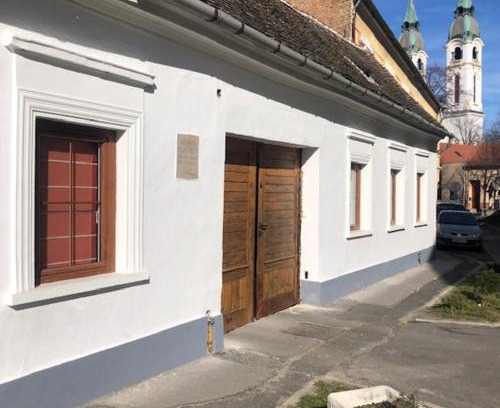 Papa Apartment | Corte Apartman