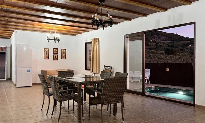 Villanueva del Trabuco Villa | Cortijo Borreguero