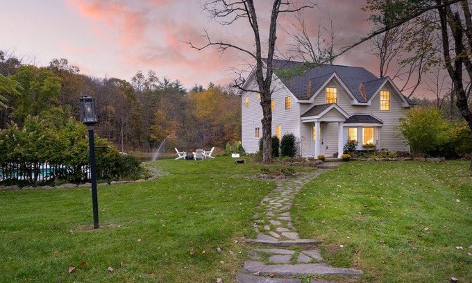 Saugerties House | Cortland by AvantStay | Charming Heritage Estate w/Private Lake & Pool