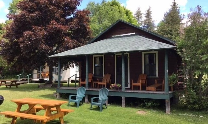 Cedarville Cabin | Coryell Cabin - Les Cheneaux Landing