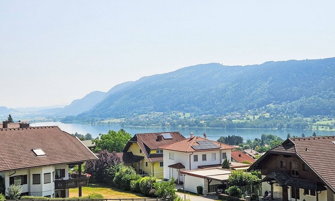 Bodensdorf House | Cosy apartment in villa for 6 people with WIFI, TV, terrace, pets allowed and parking
