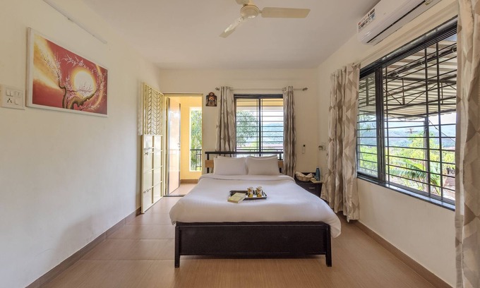 Paud House | CosmicStays Countryside Panorama-Lakeview Bungalow
