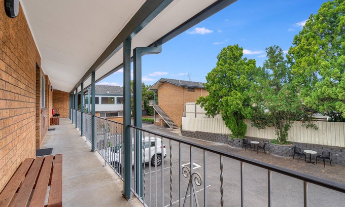 Adamstown Hotel | Cosmo Motel Adamstown