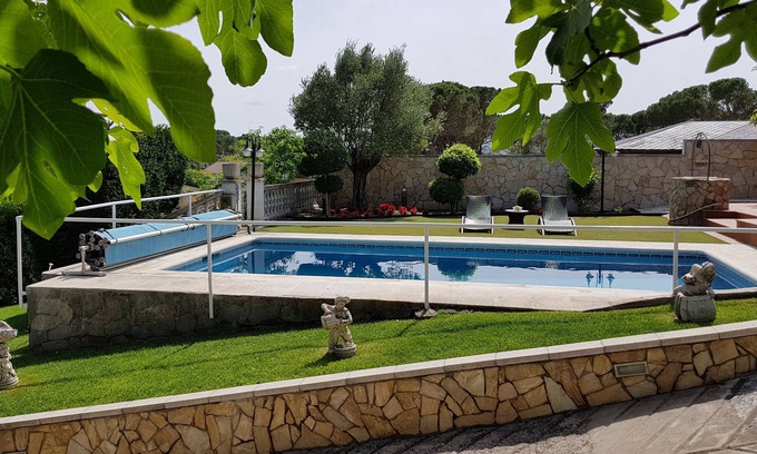 Vidreres House | Costa Brava holiday home with garden, pool and sports court. ideal families