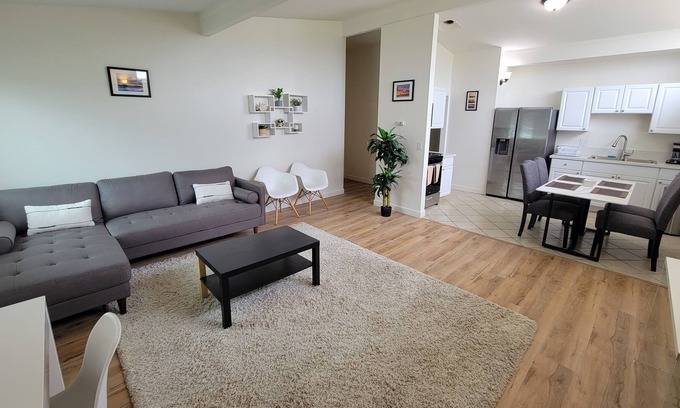 Westside Costa Mesa House | Costa Mesa peaceful home