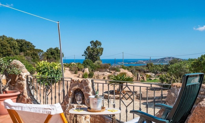 Cannigione Villa | COSTA SMERALDA APARTMENT in semi-detached villa with sea view in Cannigione alta