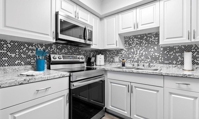 Lake Worth Corridor Apartment | Costal Lakeside 1BR in Lake Worth