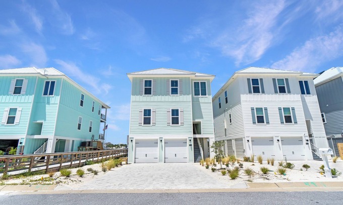 Ono Island House | Costie’s Place | Luxury Waterfront Home w/ Boat Dock, Pool & Pickleball – Perdido Key