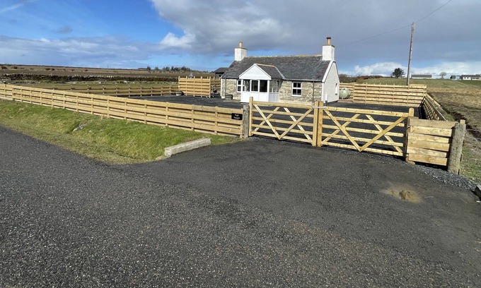 North Watten Cottage | Cosy 1 Bedroom Highland Cottage