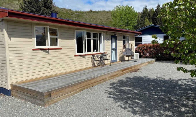 Omarama House | Cosy 1960's Kiwi Holiday House