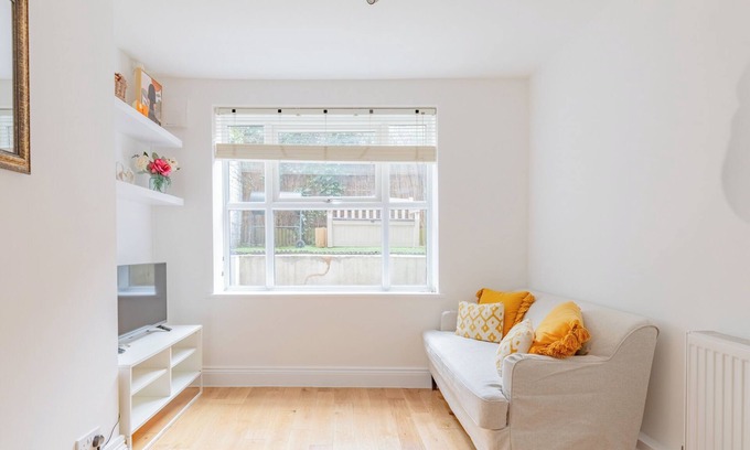 Brondesbury Apartment | Cosy 1BD Flat, Heart of North West London