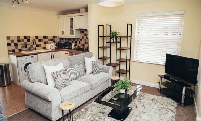 Castle Donington Apartment | Cosy 1BR Apt Near Airport Free Parking | By DerBnB