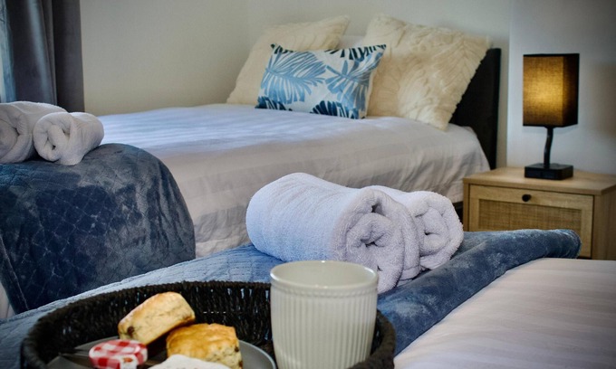 St Helens House | Cosy 2-Bed Home Near St Helens Centre | Free WiFi