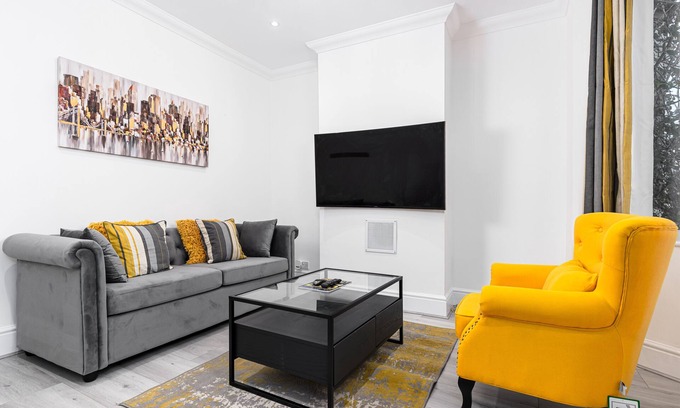 Grays House | Cosy 2 Bed House Close to Station