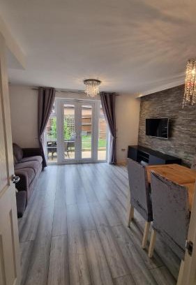 Aylesbury House | Cosy 2 bed house in Aylesbury