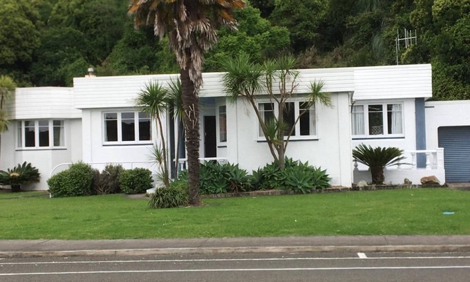 Whakatane House | Cosy 2 Bedroom Bungalow close to town and its the Entire House