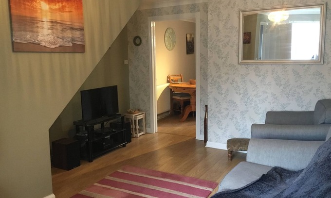 Porthleven Cottage | Cosy 2 bedroom cottage. Parking and sunny garden. 3 mins from beautiful harbour.